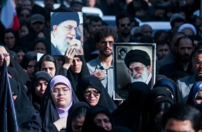 Warga Iran Tuntut Balas, Kematian Ali Khamenei