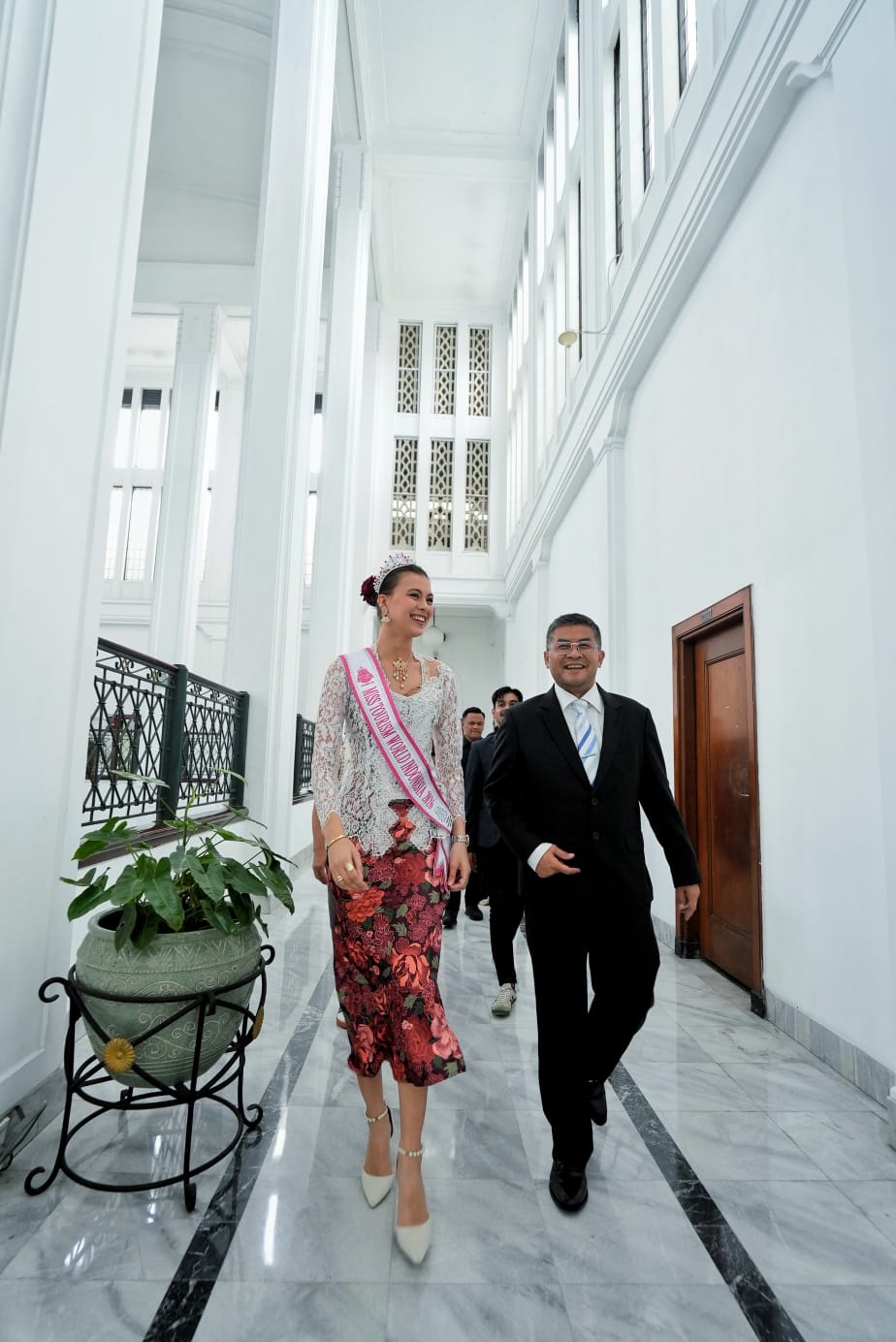 Erwan Dukung Sophia Rebecca Harumkan Jabar pada Miss World Tourism 2026