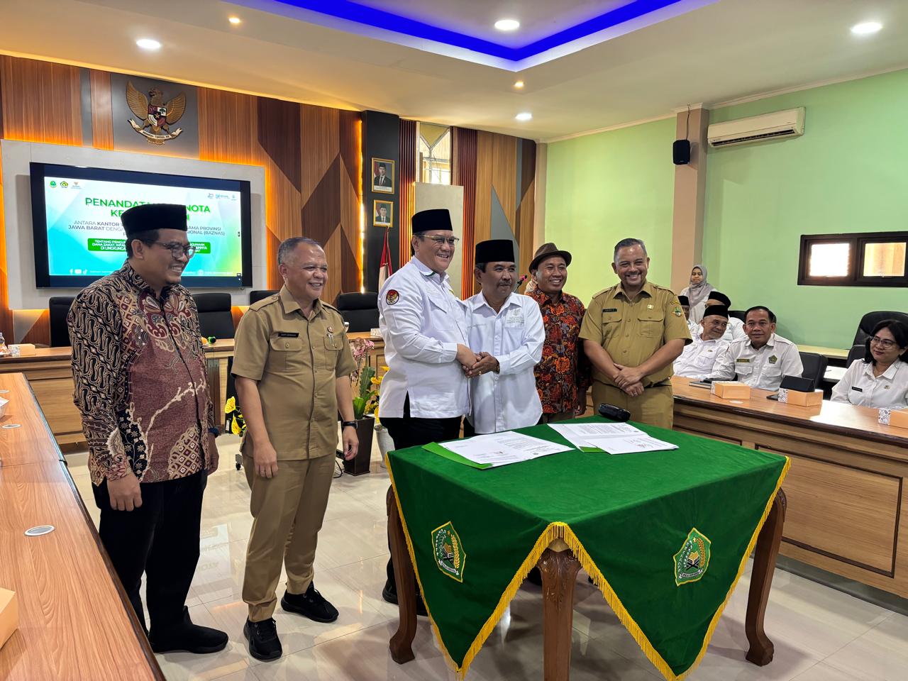 BAZNAS Jabar dan Kanwil Kemenag Jabar Teken Nota Kesepahaman Penguatan Pengelolaan ZIS dan Dana Sosial Keagamaan