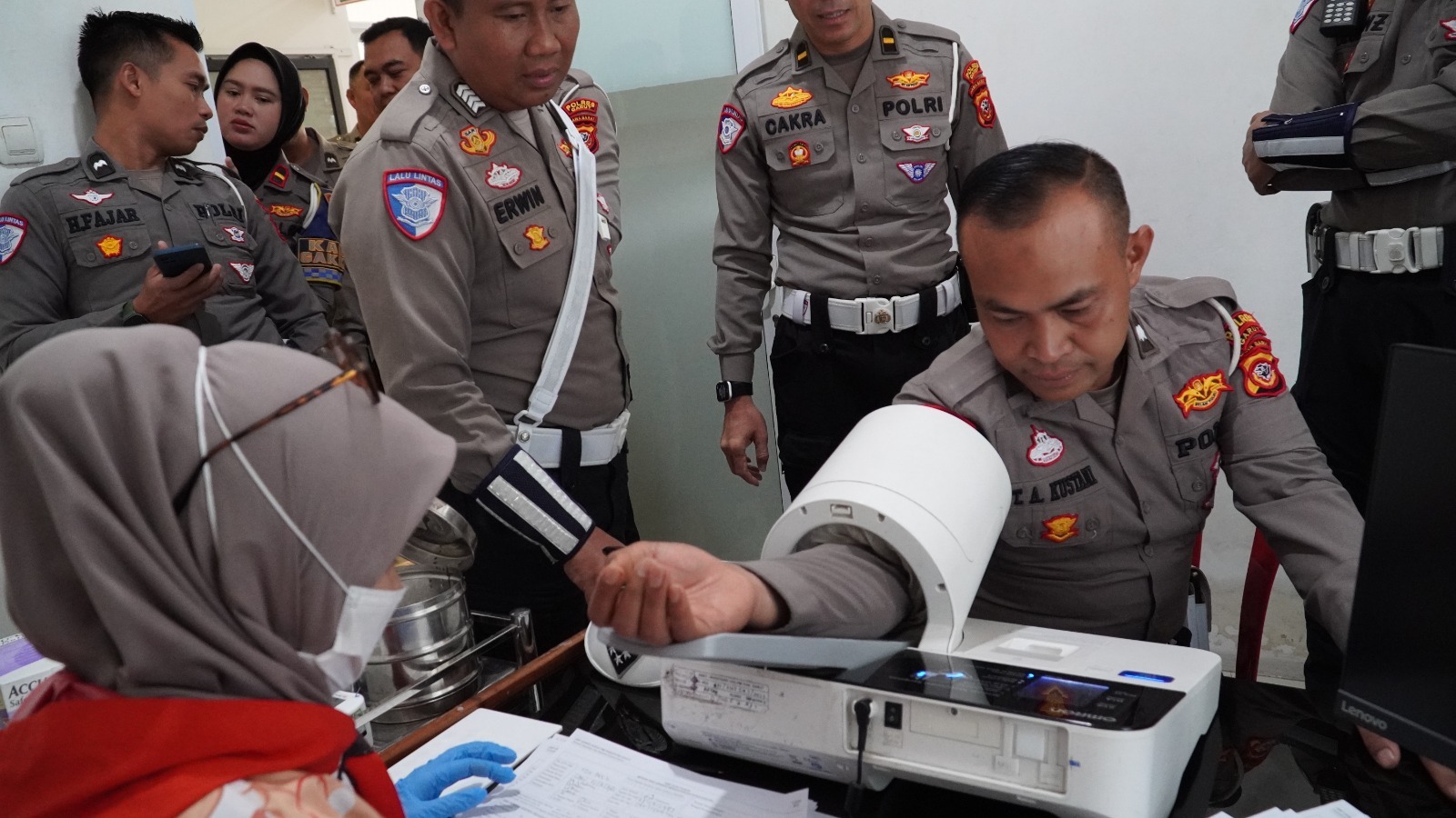 HUT Lantas ke-71,  Anggota Polres Garut Donor Darah